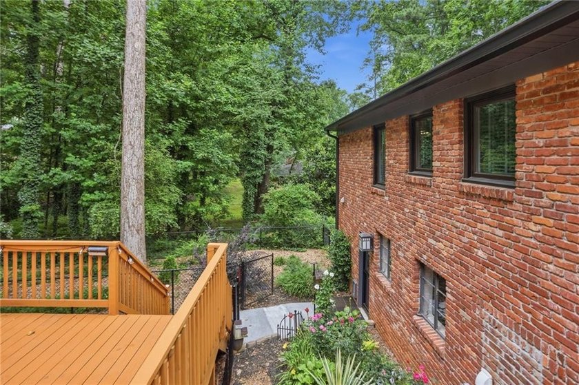 FLAWLESSLY updated 4 sided brick ranch on a GORGEOUS level lot - photo 31