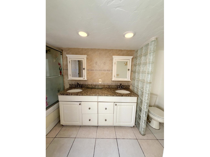 NEW PRICE!! First Floor 2 bedroom / 2 Bath unit. Tile Floors - photo 8