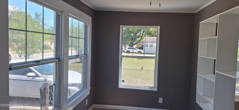 TENANT OCCUPIED AND PROVIDING IMMEDIATE CASH FLOW!! Tenant has - photo 3