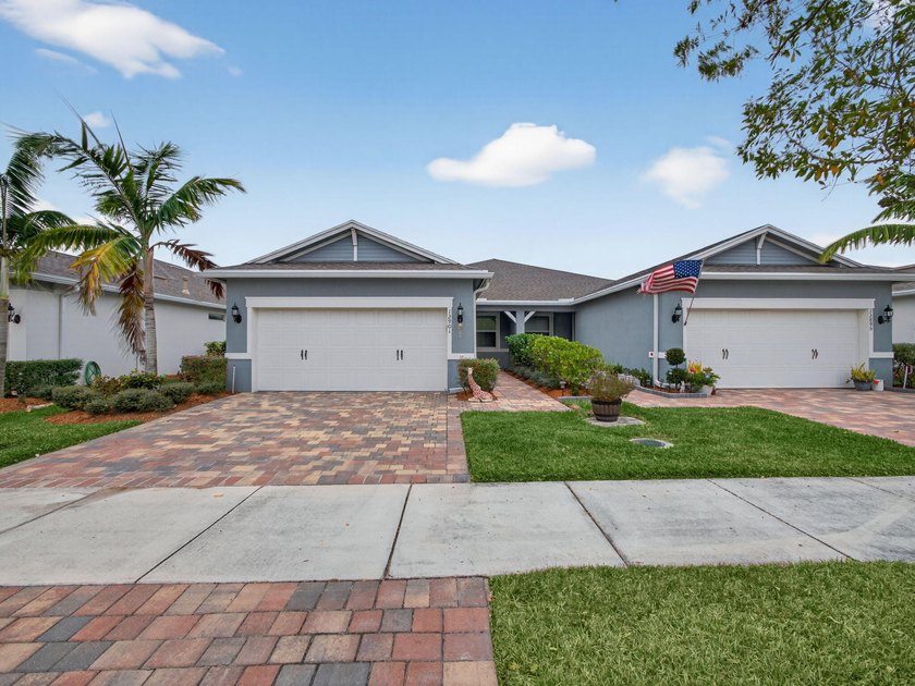 Welcome to this beautifully maintained 2-bedroom plus den - photo 5