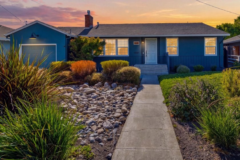 Welcome to 840 Capistrano Drive. This beautifully maintained - photo 2