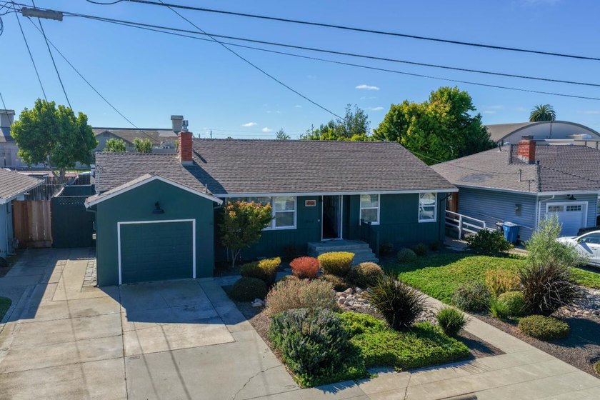 Welcome to 840 Capistrano Drive. This beautifully maintained - photo 3