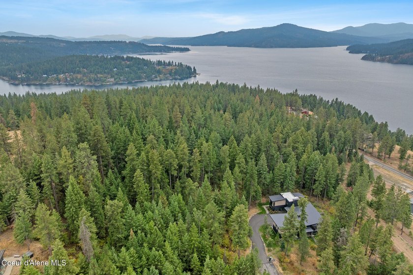 Tucked away in a secluded private cul-de-sac, this 1.71-acre - photo 15
