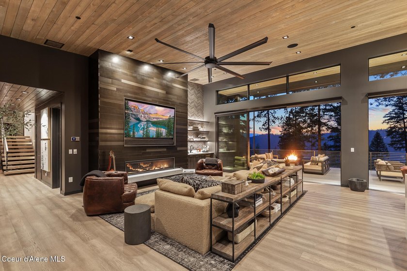 Tucked away in a secluded private cul-de-sac, this 1.71-acre - photo 22