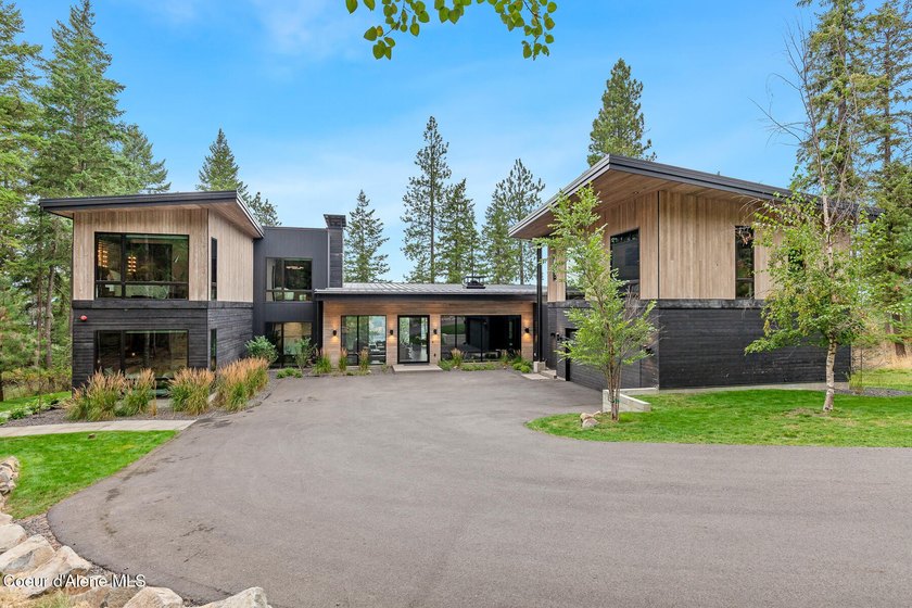 Tucked away in a secluded private cul-de-sac, this 1.71-acre - photo 23