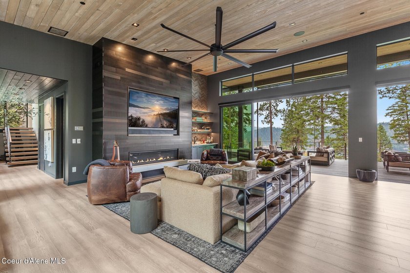 Tucked away in a secluded private cul-de-sac, this 1.71-acre - photo 25