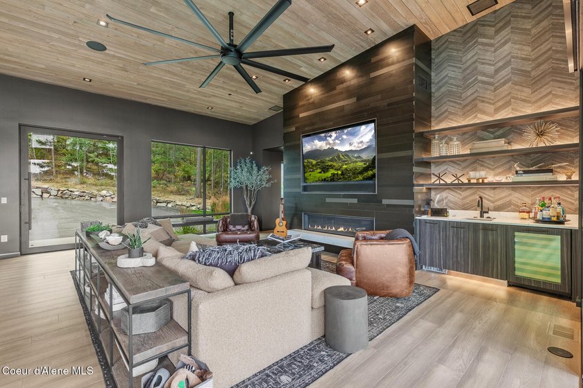 Tucked away in a secluded private cul-de-sac, this 1.71-acre - photo 27