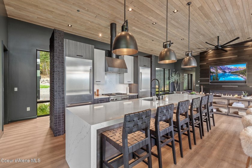 Tucked away in a secluded private cul-de-sac, this 1.71-acre - photo 32
