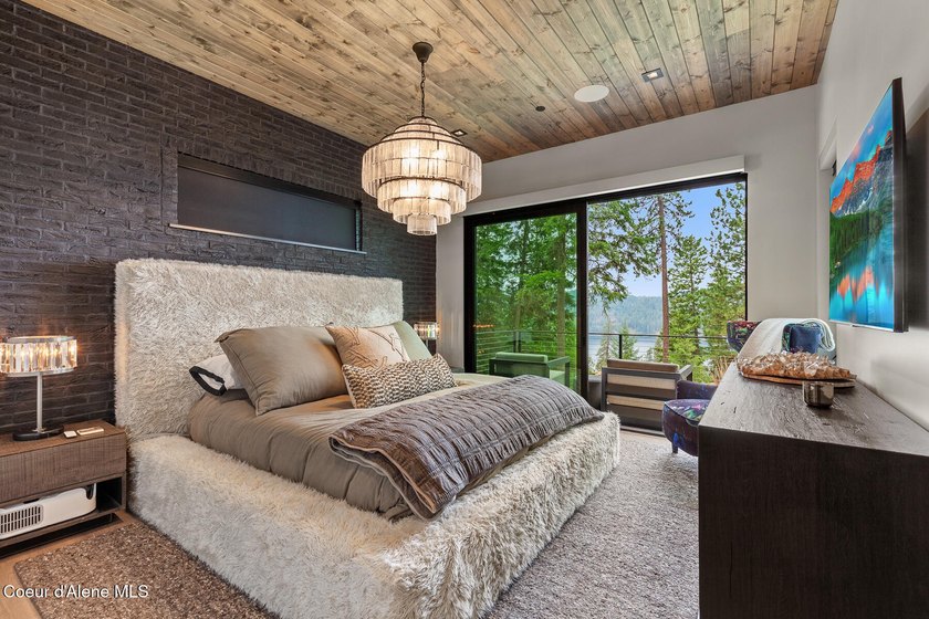 Tucked away in a secluded private cul-de-sac, this 1.71-acre - photo 37