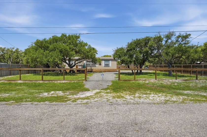 *HOME *DOUBLE LOT *FENCED *BOAT BARN Nestled beneath a canopy of - photo 2