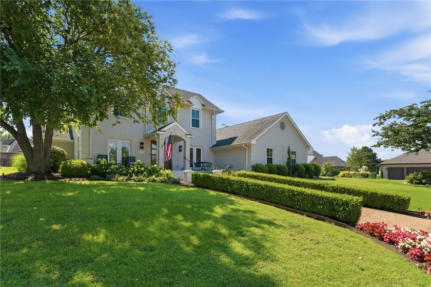 Charming, exceptionally maintained, and thoughtfully updated - photo 2