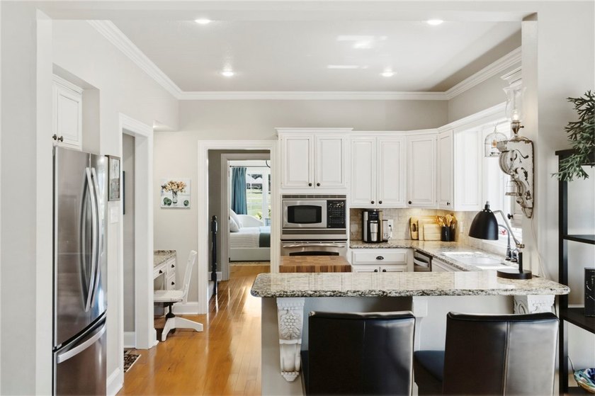 Charming, exceptionally maintained, and thoughtfully updated - photo 7