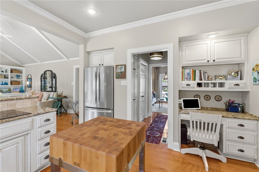 Charming, exceptionally maintained, and thoughtfully updated - photo 8