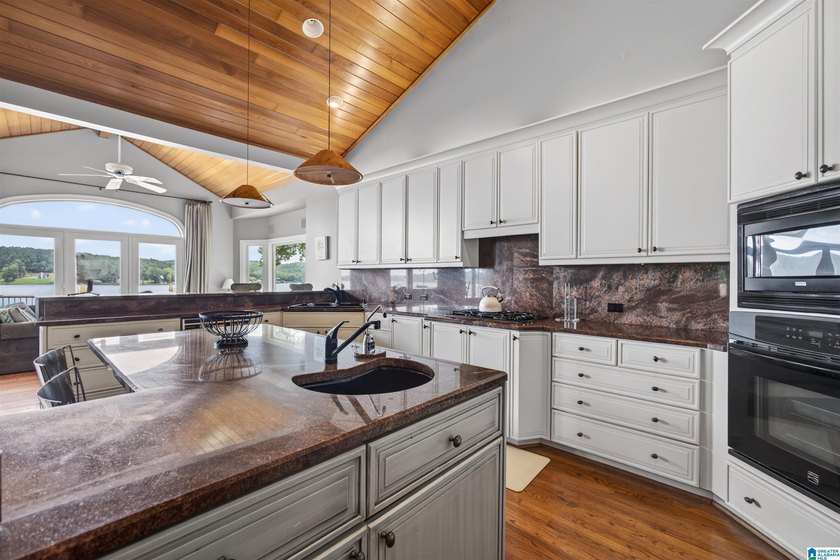 Absolutely stunning luxury waterfront home on 1.34 acres with - photo 8