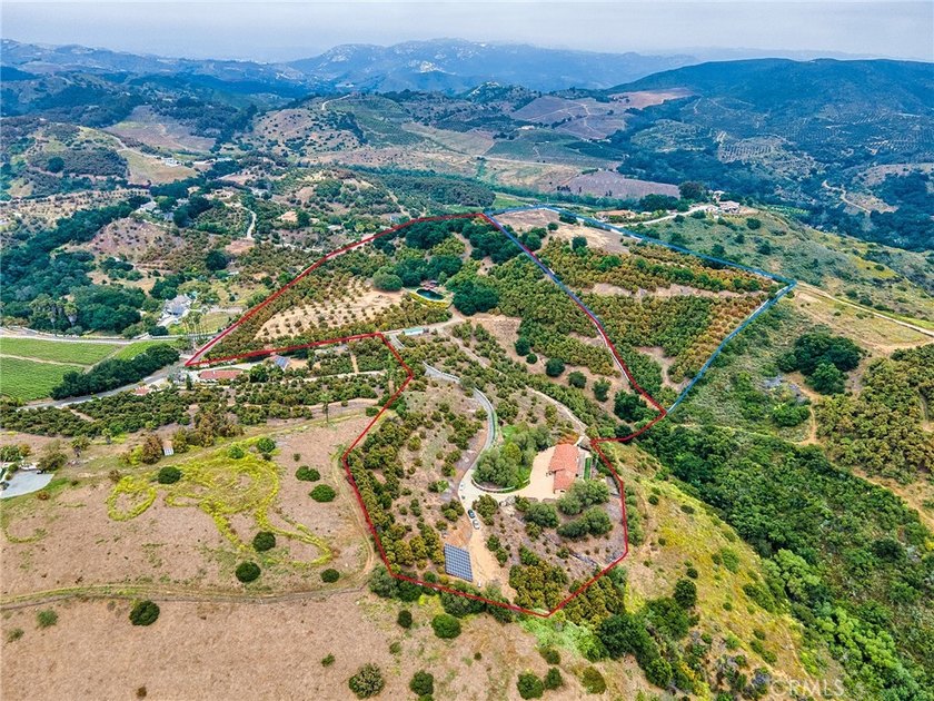 Beautiful one-story home in De Luz, total lot area of 27+ acres - photo 2