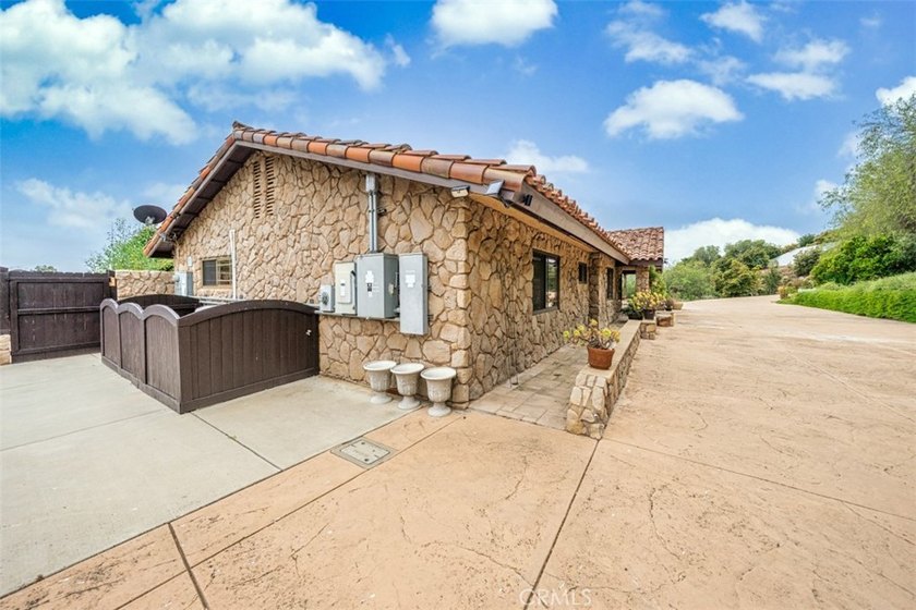Beautiful one-story home in De Luz, total lot area of 27+ acres - photo 5