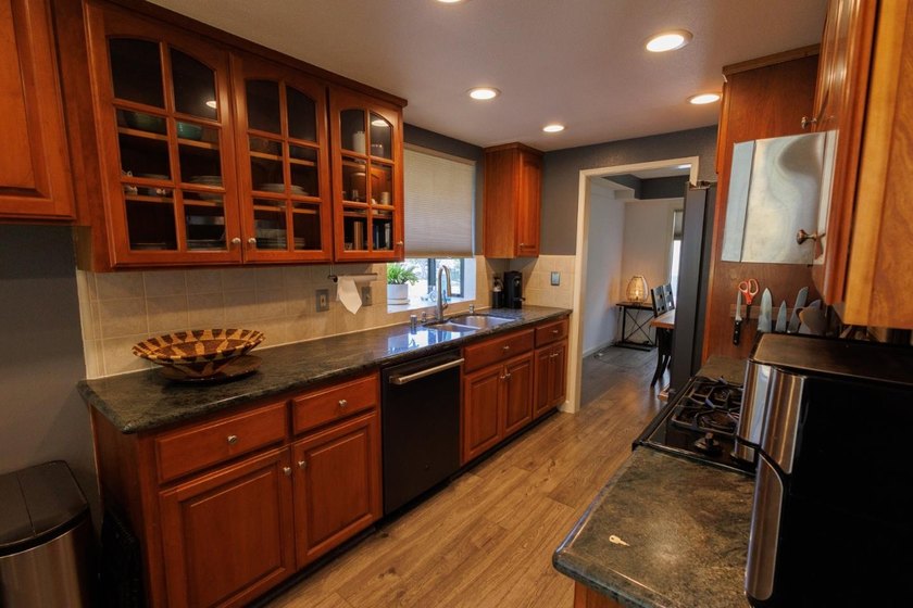 Excellent opportunity to own a move-in ready home in The - photo 10