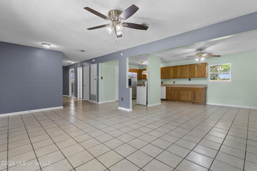 Great Home on a Quiet Street! This well-maintained 3-bedroom - photo 7