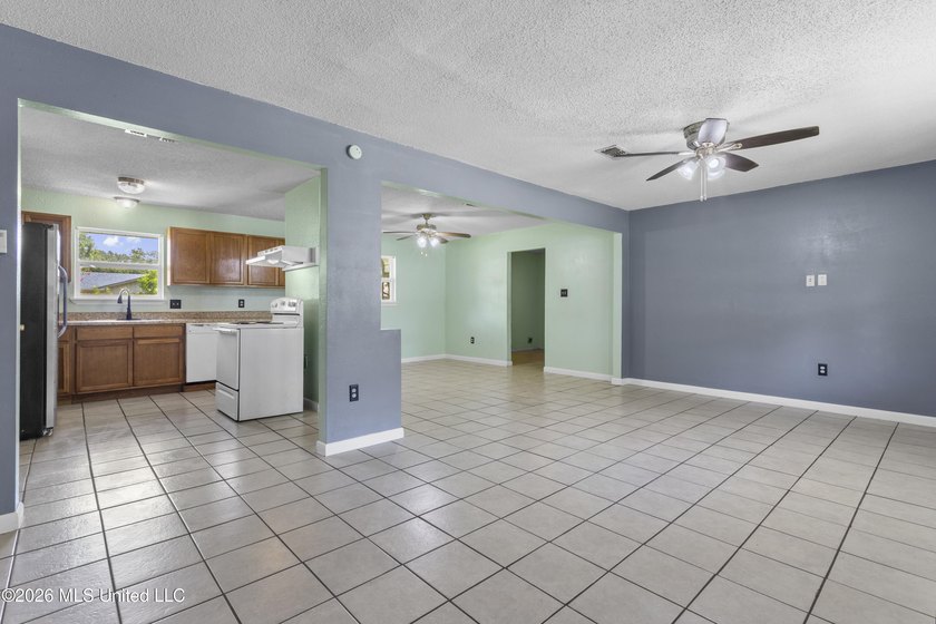 Great Home on a Quiet Street! This well-maintained 3-bedroom - photo 8