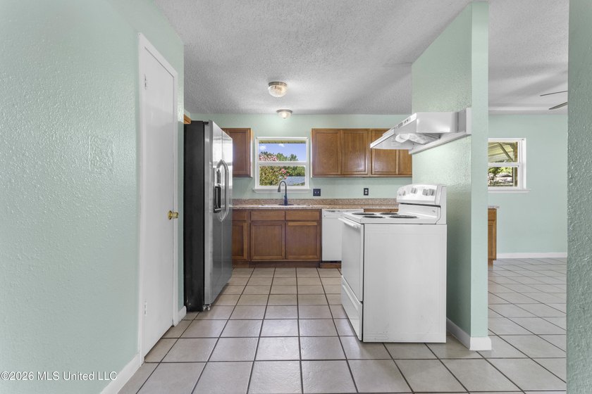 Great Home on a Quiet Street! This well-maintained 3-bedroom - photo 9