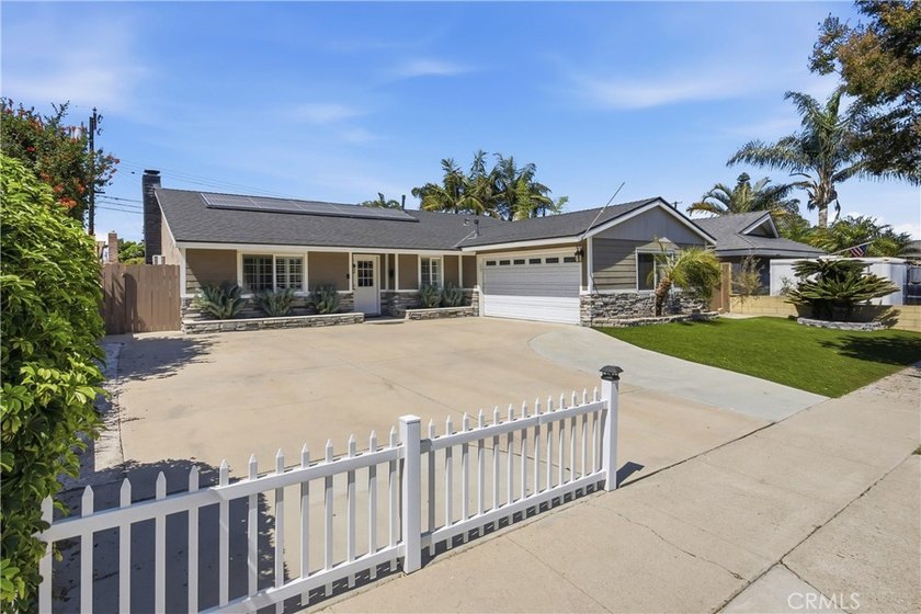 WOW! This beautifully maintained 3-bedroom, 2-bathroom home is - photo 2