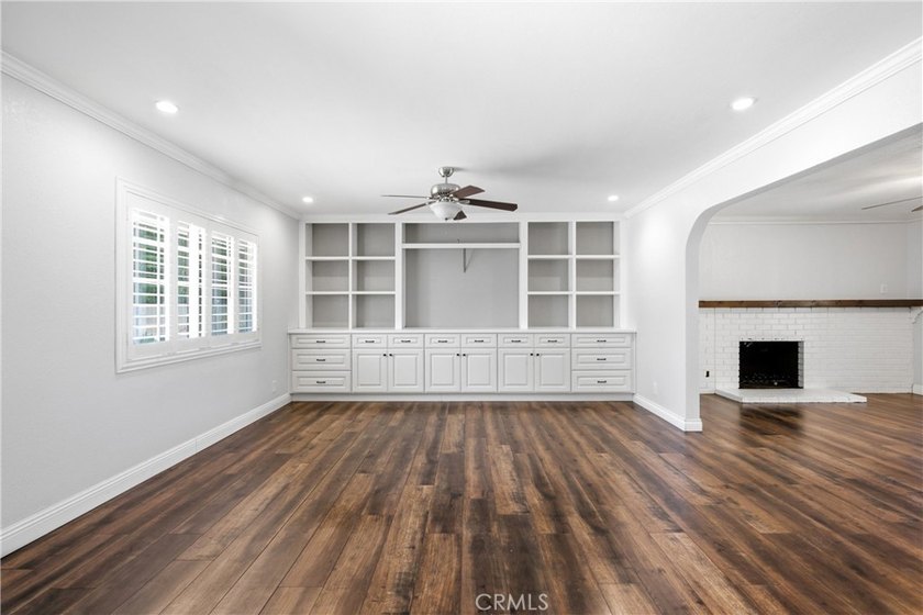 WOW! This beautifully maintained 3-bedroom, 2-bathroom home is - photo 4