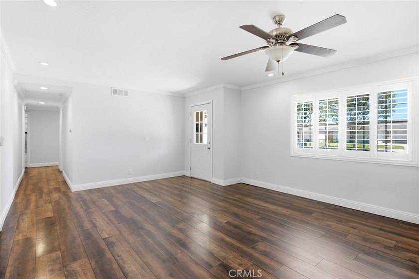 WOW! This beautifully maintained 3-bedroom, 2-bathroom home is - photo 6