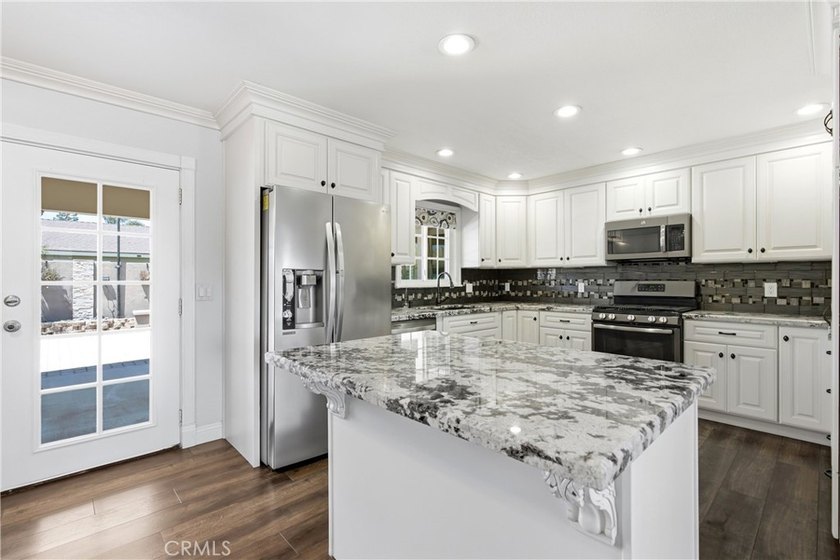 WOW! This beautifully maintained 3-bedroom, 2-bathroom home is - photo 8