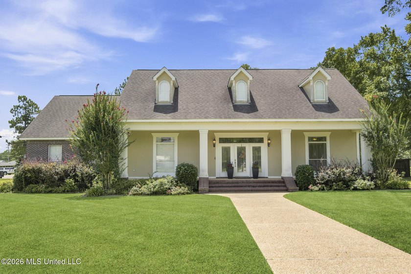 Welcome to this well-maintained 3-bedroom, 2-bath home offering - photo 2