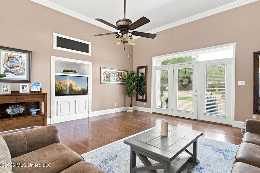 Welcome to this well-maintained 3-bedroom, 2-bath home offering - photo 4