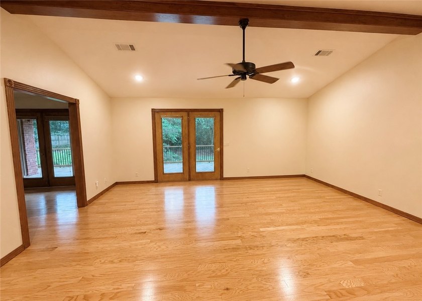 Wonderful home offering the perfect blend of comfort - photo 5