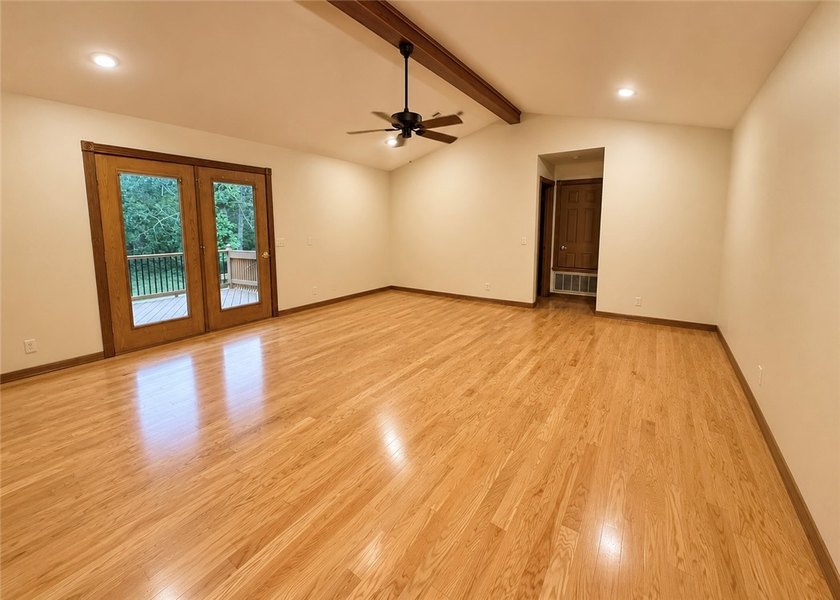 Wonderful home offering the perfect blend of comfort - photo 6