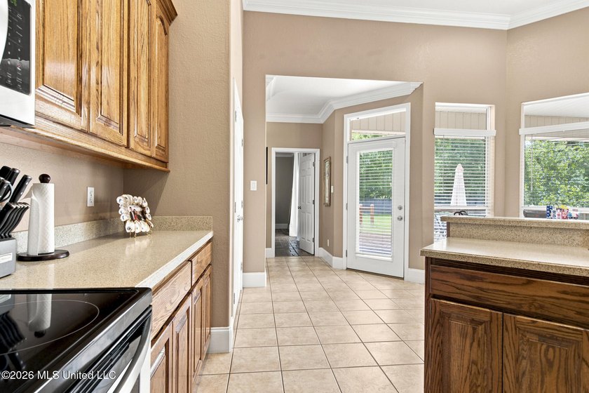 Welcome to this well-maintained 3-bedroom, 2-bath home offering - photo 10