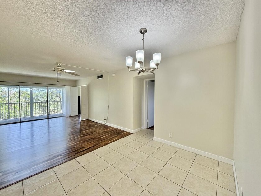Freshly painted top-floor 2BR/2BA penthouse in a 4-story - photo 18