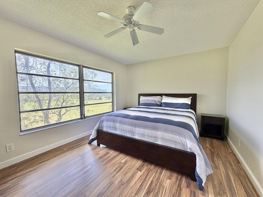 Freshly painted top-floor 2BR/2BA penthouse in a 4-story - photo 32