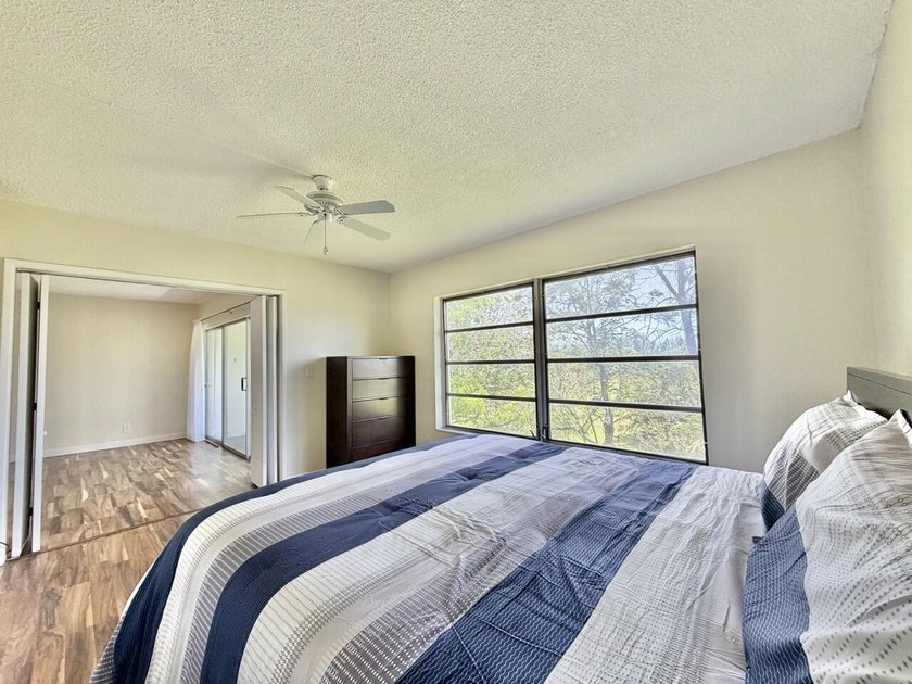 Freshly painted top-floor 2BR/2BA penthouse in a 4-story - photo 33