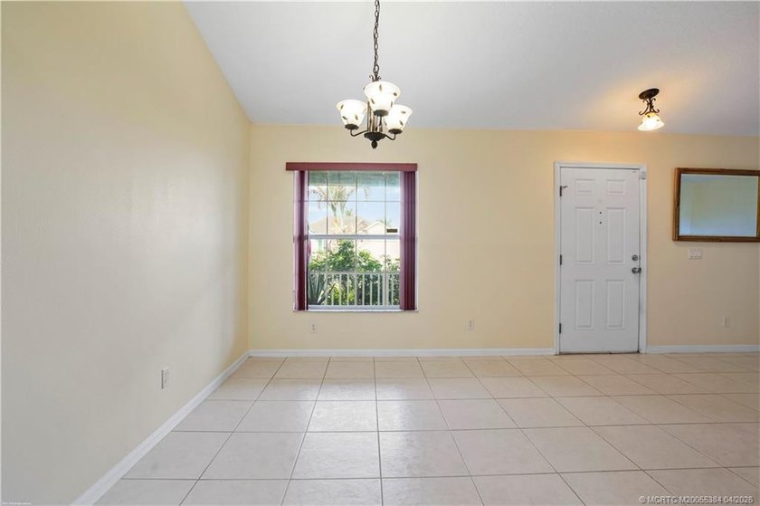 Welcome to this well maintained 4 bedroom, 3 bathroom home - photo 9