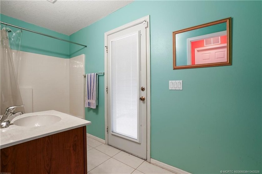 Welcome to this well maintained 4 bedroom, 3 bathroom home - photo 10