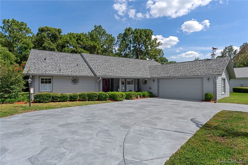 Custom 3 bedroom home with spa designed for entertaining family - photo 5