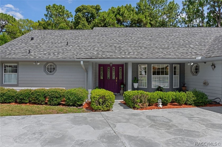 Custom 3 bedroom home with spa designed for entertaining family - photo 7