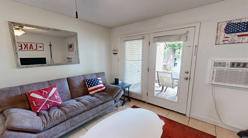 Welcome to River Mill on beautiful Lake Hamilton. This charming - photo 5