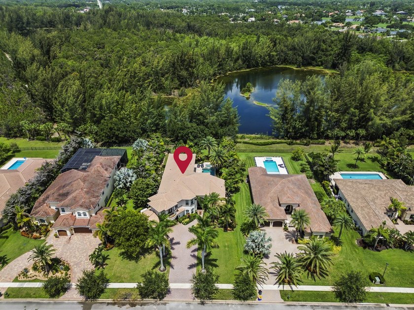 Welcome to this exceptional two-story estate in the exclusive - photo 3