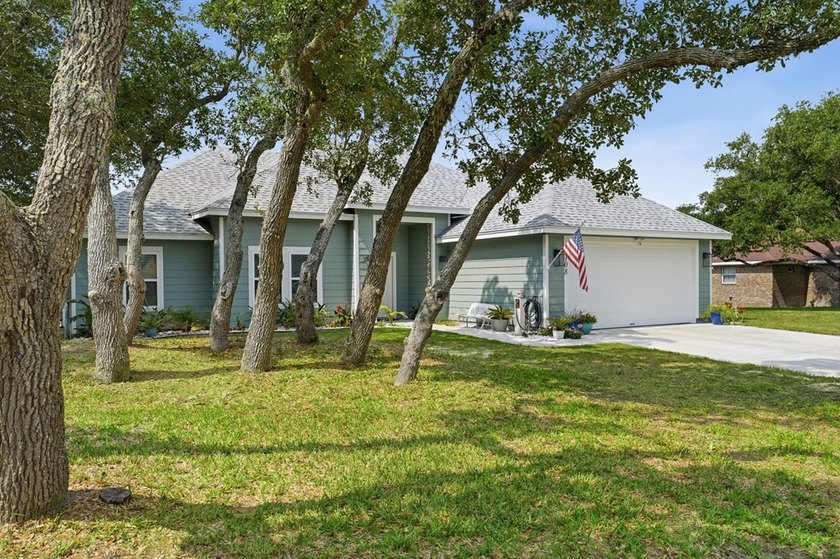 This beautifully maintained home has plenty to offer, including - photo 3