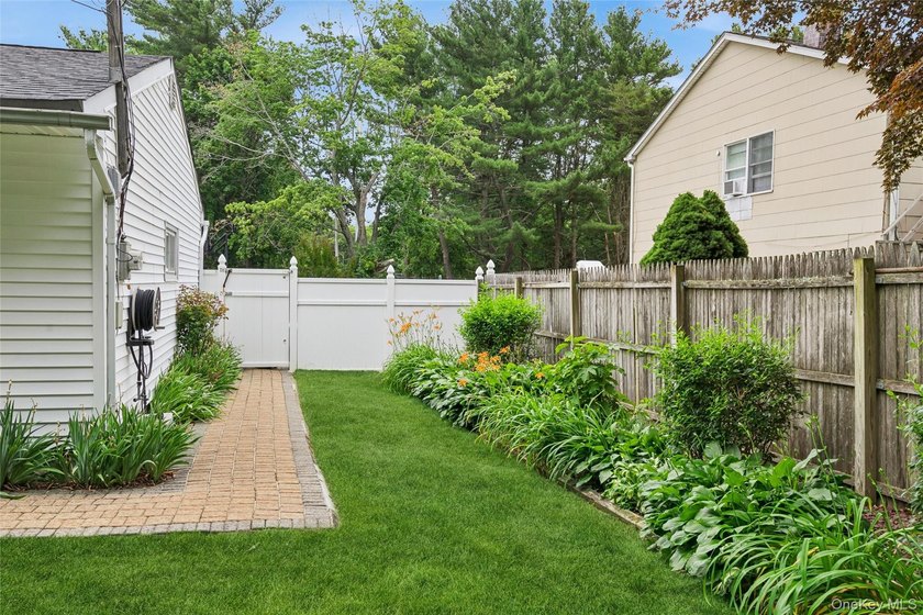 Welcome to 16 Parson Drive....True pride in ownership shines - photo 35