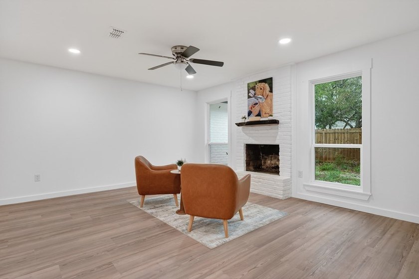 Beautiful remodel from the studs in! Farmhouse styling with 3 - photo 15