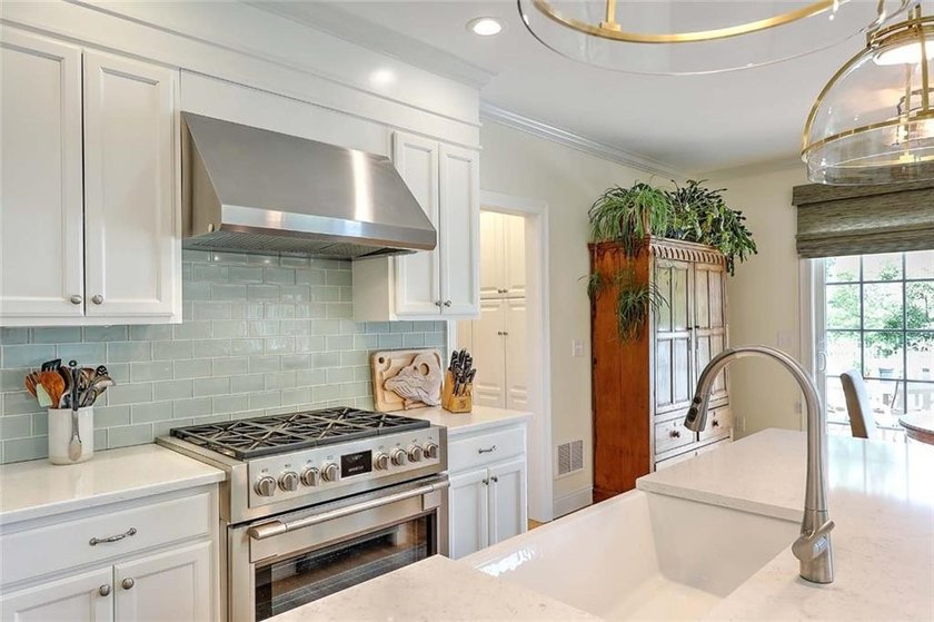 The perfect newer home in historic downtown Bristol. Enjoy the - photo 21