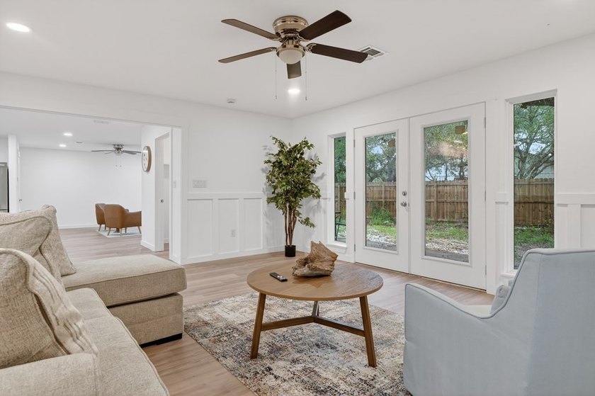 Beautiful remodel from the studs in! Farmhouse styling with 3 - photo 25