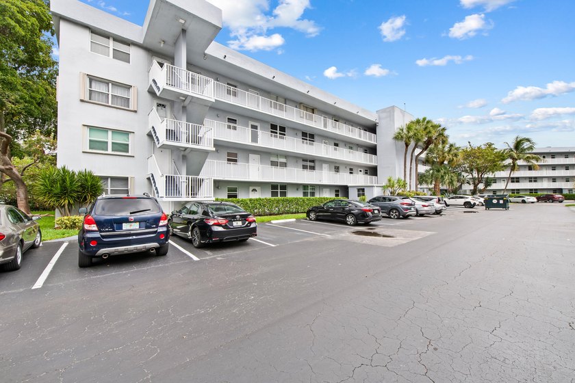 Remodeled &amp; Spacious light and bright 2 bedroom, 2 bathroom - photo 25