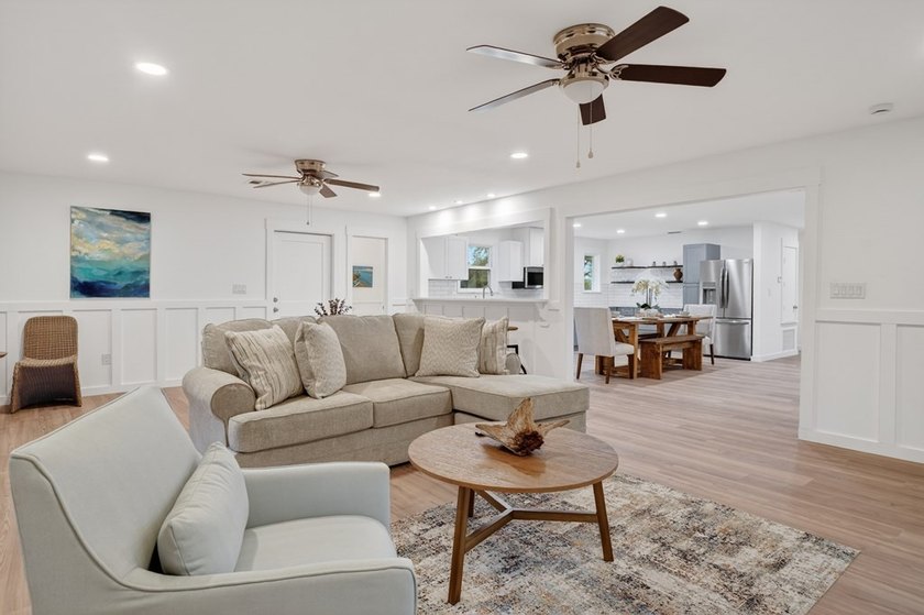 Beautiful remodel from the studs in! Farmhouse styling with 3 - photo 26