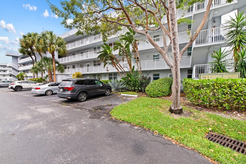 Remodeled &amp; Spacious light and bright 2 bedroom, 2 bathroom - photo 26